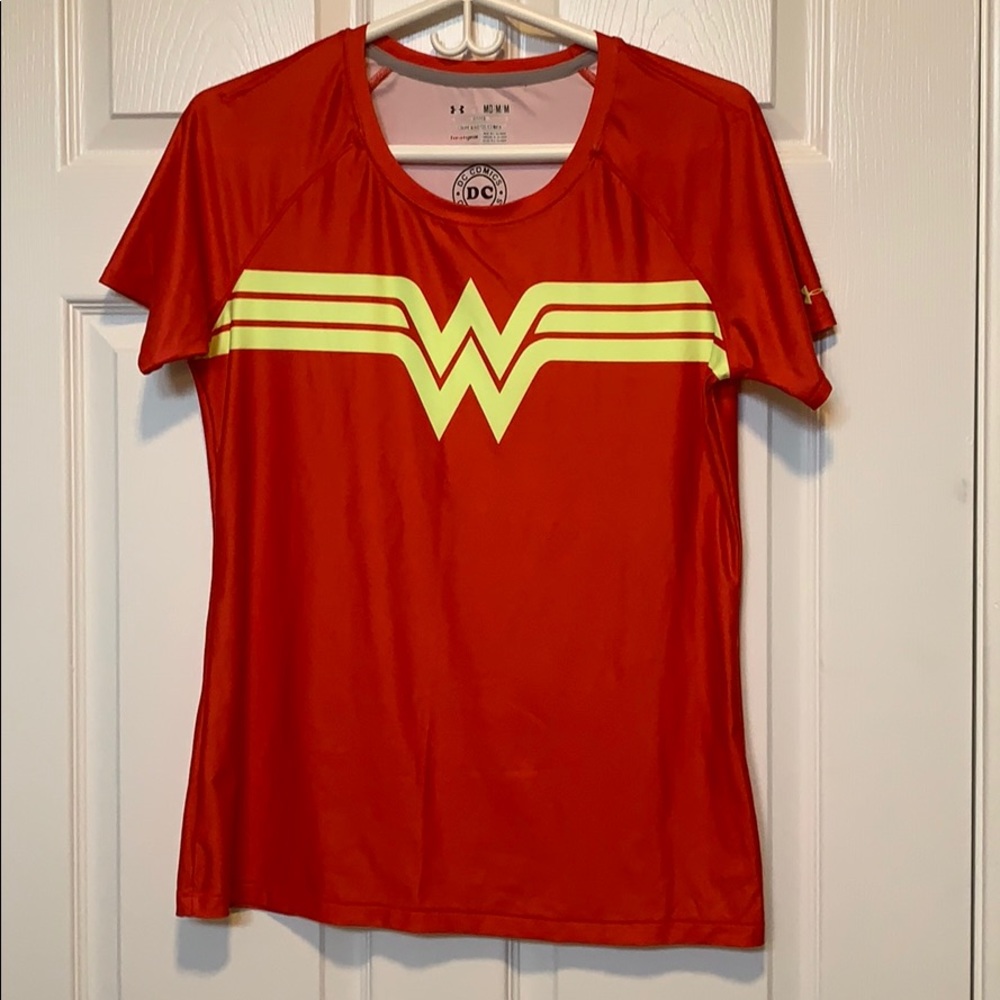 BNWT under armour shirt